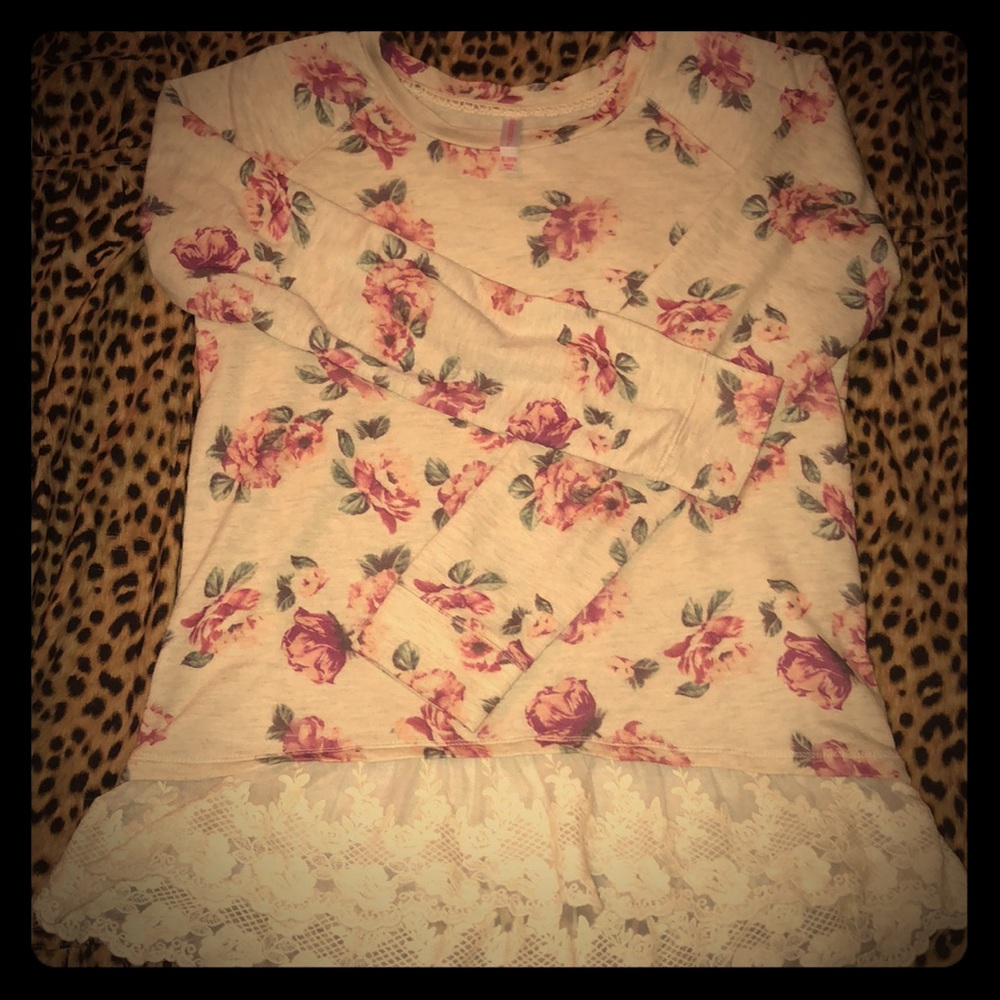 Xhilaration XL (14/16) cream with burgundy roses
